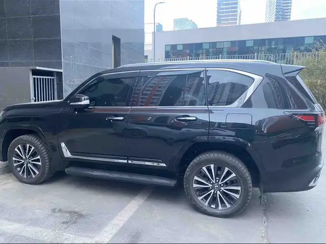 Lexus LX 600
