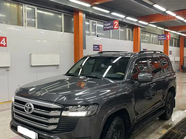 Toyota Land Cruiser 300