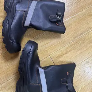 nehii dotortoi gutal size 42 une 200, Улаанбаатар — Баянзүрх — 16-р хороолол