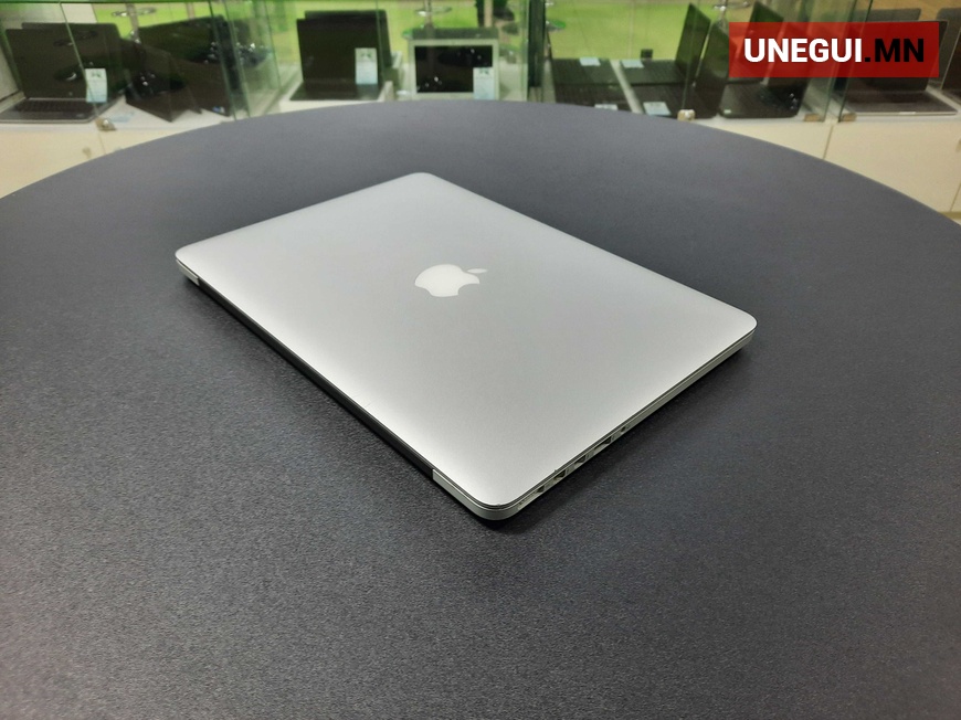 Macbook pro 2015 i5, 8gb ram, 256gb ssd hard 13.3inch retina-7