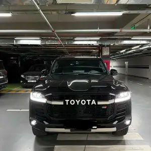 Toyota Land Cruiser 300