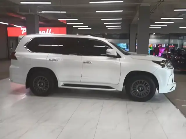 Lexus LX 570