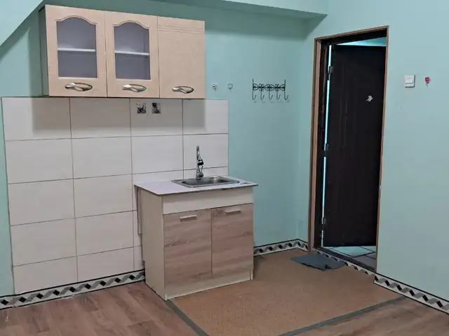 Хорооллын эцэст гэмтлийн эмнэлгийн зүүн талд б1 давхар, Улаанбаатар — Баянгол — 31-р хороо