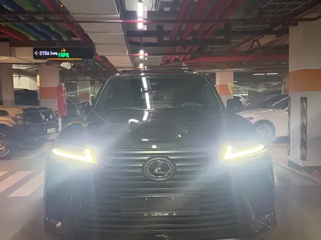 Lexus LX 700