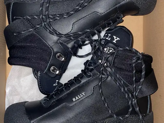 Bally gutal, Улаанбаатар — Сүхбаатар — 9-р хороо