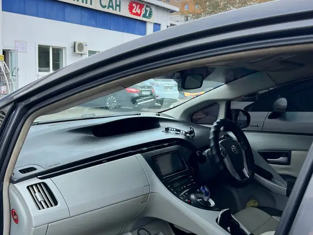 Toyota Prius 30
