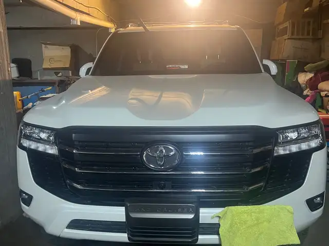 Toyota Land Cruiser 300