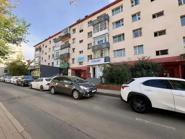 Баруун 4 зам өгөөжийн урд 1 давхрын үйлчилгээний талбай 50.45мкв, Улаанбаатар — Сүхбаатар — 5-р хороо