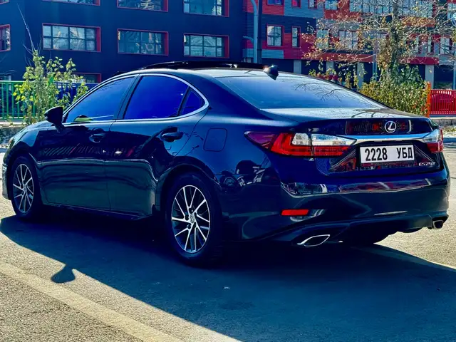 Lexus ES