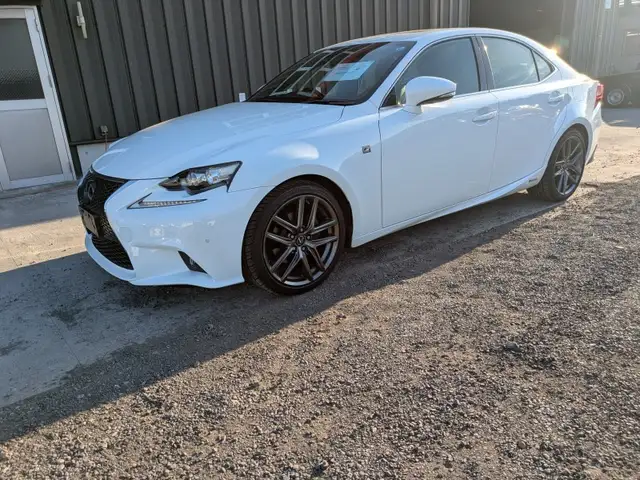 Lexus IS