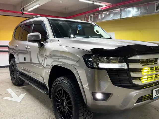 Toyota Land Cruiser 300