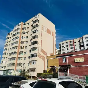 Шинэ монгол сургуулийн дэргэд гал тогоо тусдаа 2 өрөө байр 54мкв, Улаанбаатар — Баянзүрх — 13-р хороолол