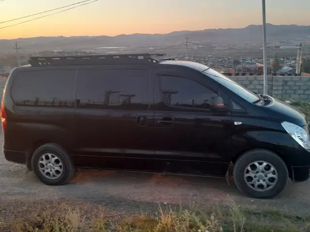Hyundai Starex