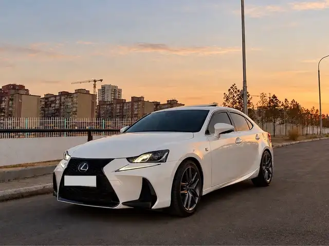 Lexus IS