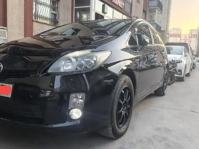 Toyota Prius 30