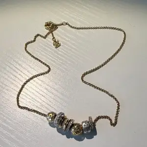 Swarovski зүүлт, Улаанбаатар — Хан-Уул — 17-р хороо
