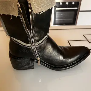 Umsuugui gutal, Улаанбаатар — Баянгол — 3, 4 хороолол