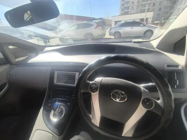 Toyota Prius 30