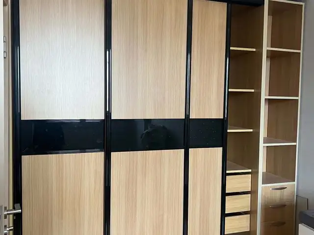 Хувцасны шүүгээ, Улаанбаатар — Сүхбаатар — 1-р хороо