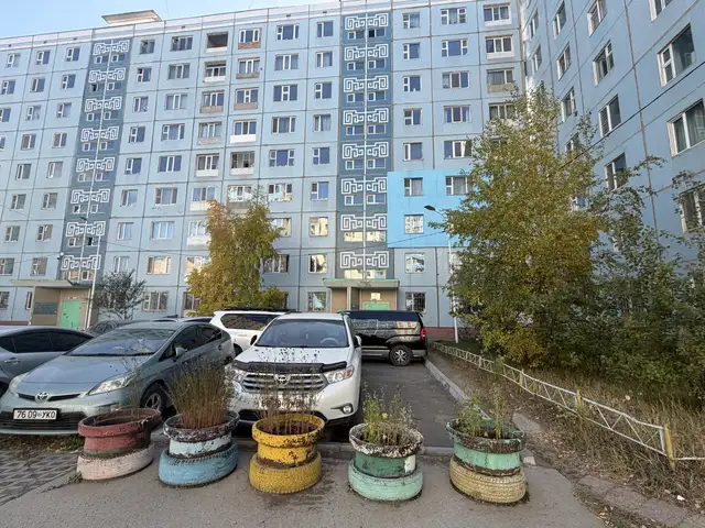 Хорооллын эцэс дүүхээгийн урд талд гал тогоо тусдаа 3 өрөө байр 80мкв, Улаанбаатар — Баянгол — 32-р хороо