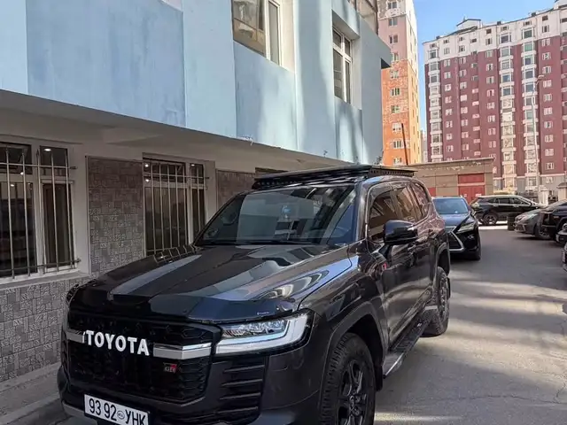 Toyota Land Cruiser 300