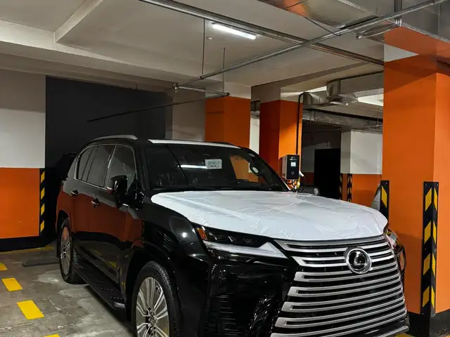 Lexus LX 700