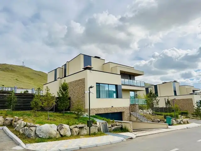 Яармаг, нүхт зам дагуу casa da vinci хотхонд 374м.кв сингл хаус, Улаанбаатар — Хан-Уул — Нүхтийн ам
