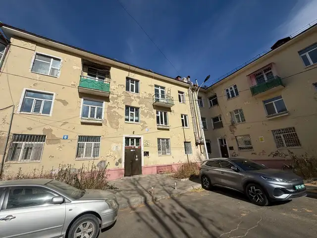Чд,цэцэг төвийн баруун талд гал тогоо тусдаа 3 өрөө байр 80m2, Улаанбаатар — Чингэлтэй — 40 мянгат
