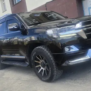 Toyota Land Cruiser 200