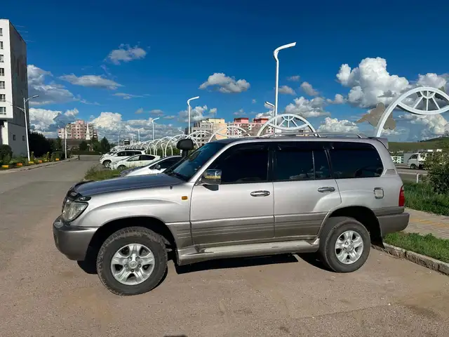 Toyota Land Cruiser 100