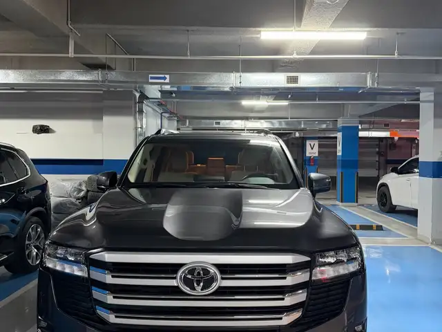 Toyota Land Cruiser 300