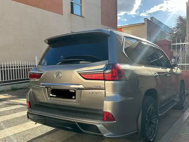 Lexus LX 570