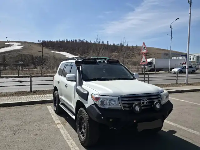 Toyota Land Cruiser 200