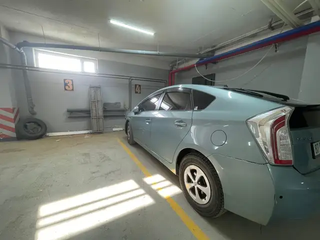 Toyota Prius 30