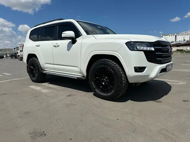 Toyota Land Cruiser 300
