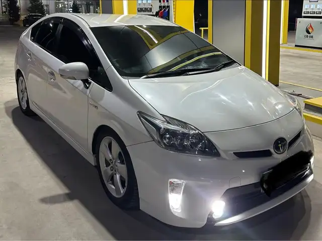 Toyota Prius 30