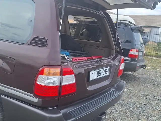 Toyota Land Cruiser 100