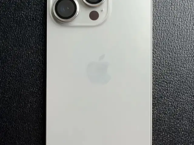 Apple iPhone 15 Pro, 128 gb, White Titanium, Улаанбаатар — Хан-Уул — Нисэх