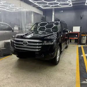 Toyota Land Cruiser 300