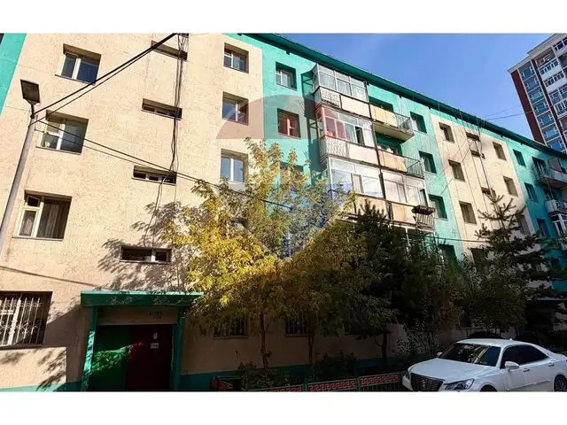 Төмөр зам, варьете төвийн урд 2 өрөө 52м2 орон сууц, Улаанбаатар — Баянгол — 4-р хороо