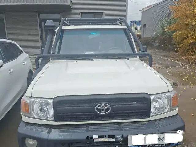 Toyota Land Cruiser 77