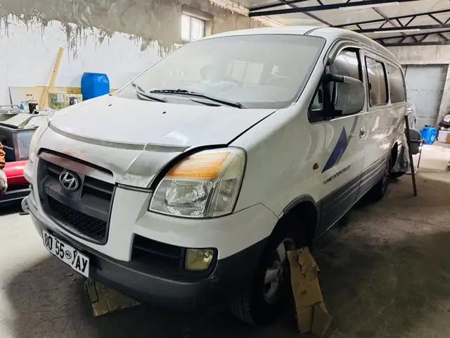 Hyundai Starex