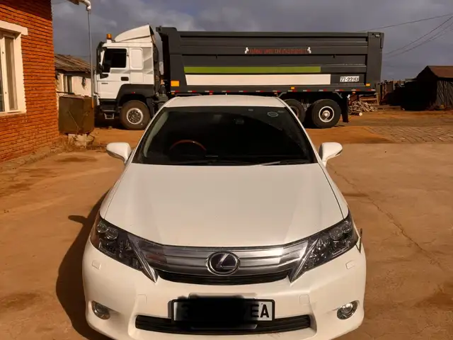 Lexus HS