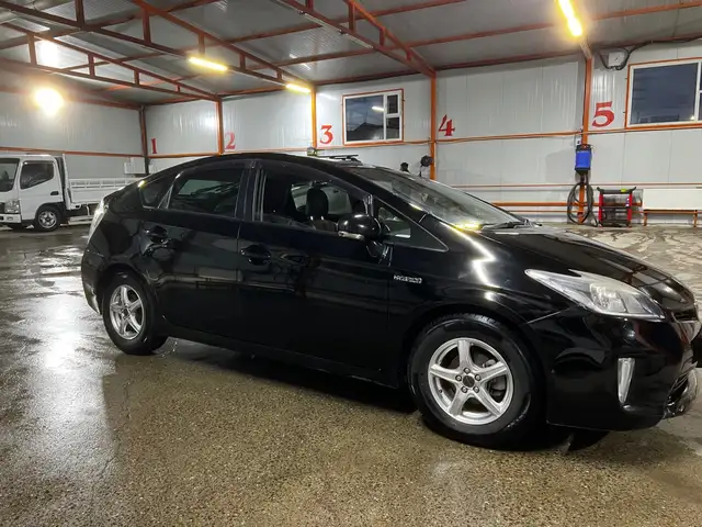 Toyota Prius 30