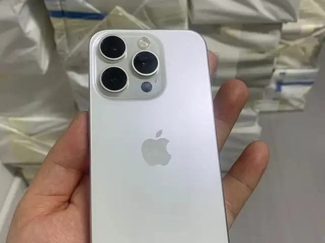 Apple iPhone 15 Pro, 256 gb, White Titanium, Улаанбаатар — Чингэлтэй — Хүнсний 1-р дэлгүүр