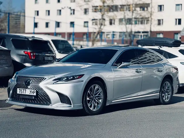 Lexus LS