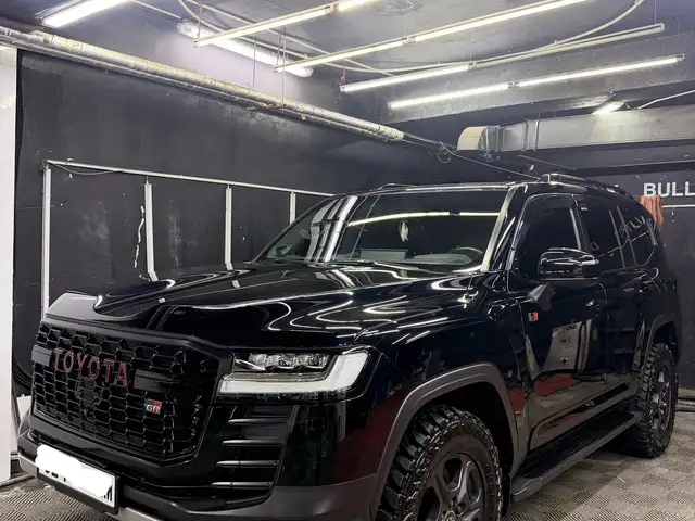 Toyota Land Cruiser 300