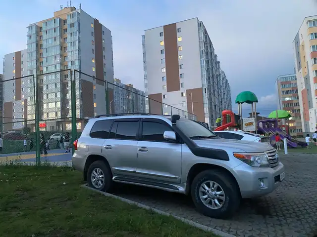 Toyota Land Cruiser 200
