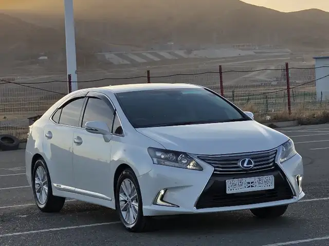 Lexus HS