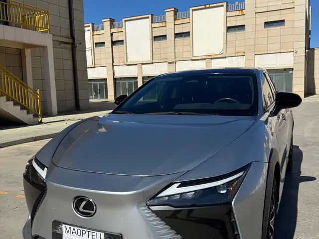 Lexus RZ 450
